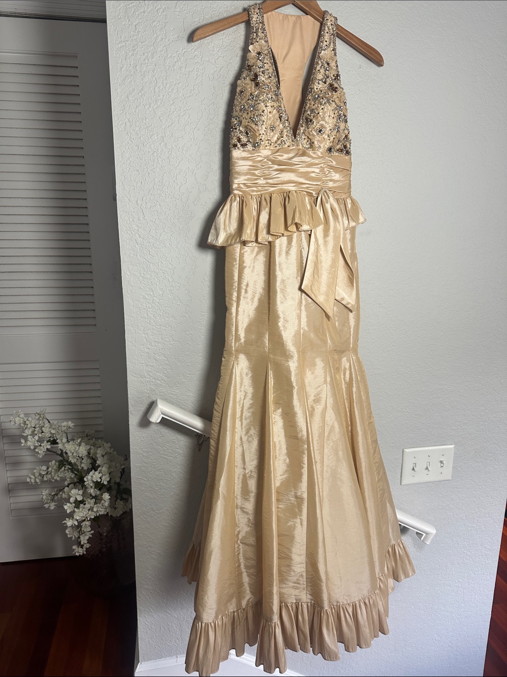 Tony Bowls Champagne Beaded Formal Gown Mermaid Embellished Gala Evening Event